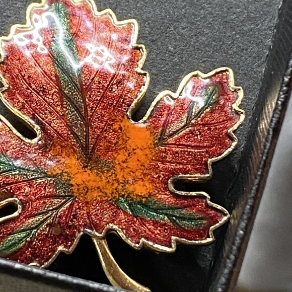 Vintage Maple Leaf Pin Brooch Fall Autumn Leaf  Red Green Orange Gold Enamel - Picture 5 of 6